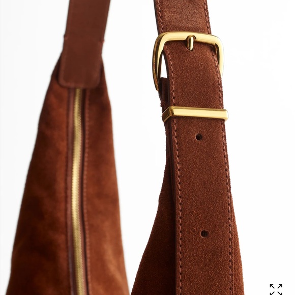 Madewell The Essential Curve Shoulder Bag - Picture 3 of 9